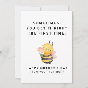 Tarjeta divertida del Día de la Madre del primogén