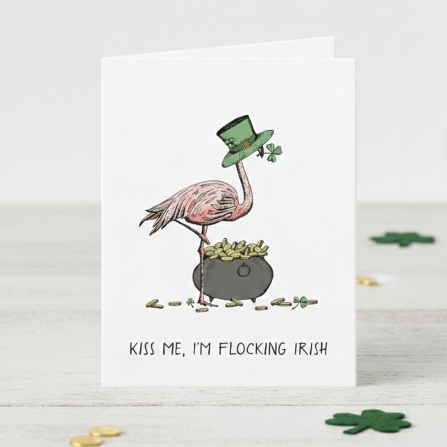Tarjeta divertida del Día de San Patricio de flame (Lucky Kiss Me I'm Irish Funny St Patrick's Day Cards. Pink Flamingo, Green Clover, Leprechaun Hat)