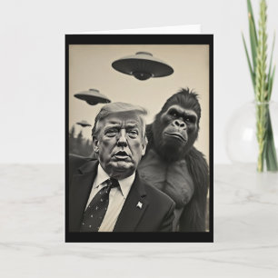 Tarjeta Divertida Selfie De Trump Con Bigfoot Y OVNIS Extr