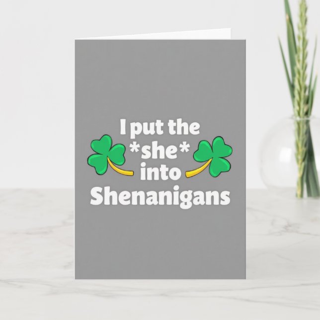 Tarjeta divertida 'She Into Shenanigans' (Anverso)