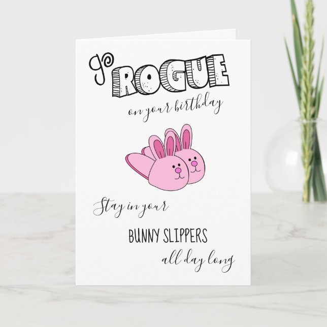 Tarjeta Divertido aguijón rosado Go Rogue Slippers cumplea (Anverso)
