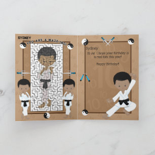 Tarjeta Divertido eres A-Maze-ing Black Boys Karate Cumple