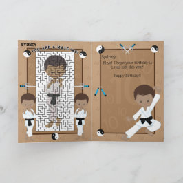Tarjeta Divertido eres A-Maze-ing Brown Boys Karate Cumple