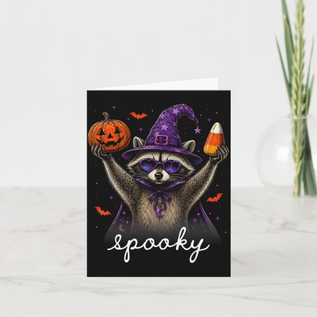 Tarjeta Diviértete mapache de Halloween sombrero de bruja  (Anverso)