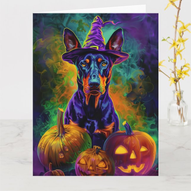 Tarjeta Doberman Espeluznante Perro Bruja de Halloween y C (flor amarilla)