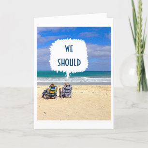 TARJETA DOS GALS EN LA PLAYA DICEN "FELIZ CUMPLEAÑOS PARA 