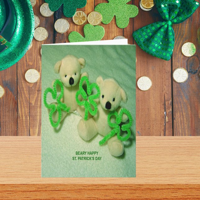 Tarjeta Dos osos de peluche con rocas de champú (Two Teddy Bears with Shamrocks Card)