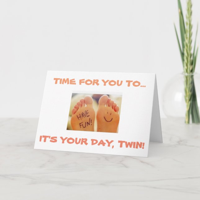 TARJETA DOS PIES PARA EL CUMPLEAÑOS DE ***TWIN*** DISFRUTE (Anverso)