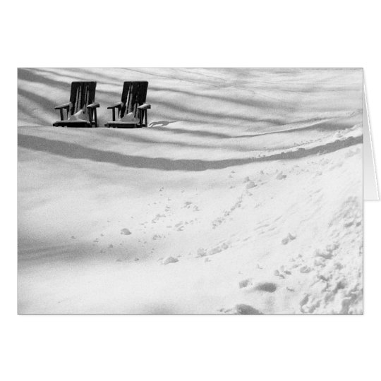 Tarjeta Dos sillas enterradas en nieve