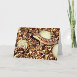 Tarjeta Dragón con los pies en el pecho