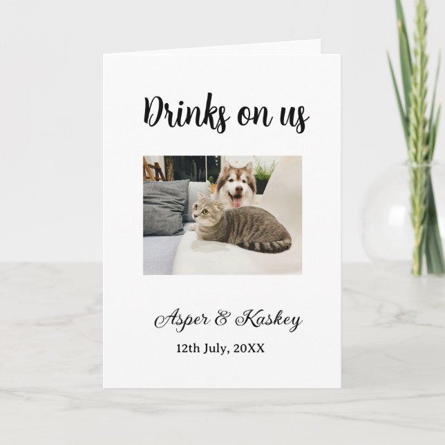Tarjeta Drinks on us open bar pet photo wedding couple dat (Anverso)