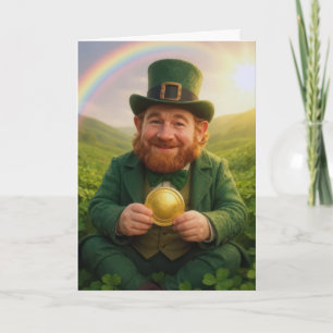 Tarjeta Duende Irlandés Sosteniendo una Moneda de Oro