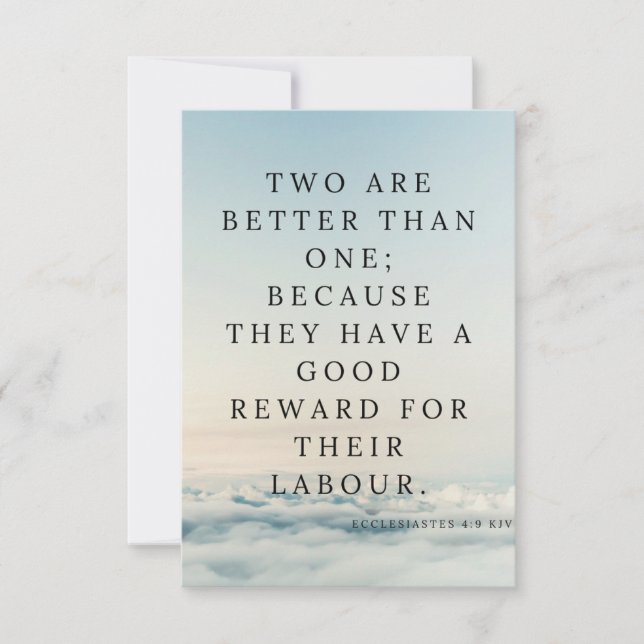 Tarjeta Ecclesiastés 4:9 KJV Biblia Scripting Fic Saludo (Anverso)