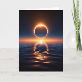 Tarjeta Eclipse solar total de cumpleaños sobre agua oceán