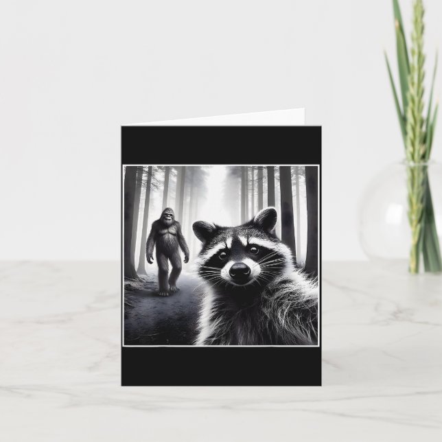 Tarjeta Ed Mapache Selfie Con Sasquatch Bigfoot Divertido  (Anverso)