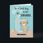 Tarjeta Edad 10 Guy Birthday Beach Funny Guay Raccoon<br><div class="desc">Ese chico joven es uno de esos que van a la playa especialmente durante esta temporada de verano. Pero esto no es lo único que está sucediendo. Este mismo tipo es el que celebrará pronto su décimo cumpleaños. Bueno,  esta tarjeta será perfecta para regalarle. ¡Obtén una copia ahora!</div>