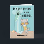 Tarjeta Edad 12 Brother Birthday Beach Funny Guay Raccoon<br><div class="desc">Saluda a un querido hermano que usa esta tarjeta una vez que celebre un 12 cumpleaños. Esta tarjeta comparte con él un divertido mensaje de cumpleaños y esto también le permite personalizar el frente con su nombre. El mapache fresco de la portada le ayudará a transmitir su saludo y mensaje....</div>
