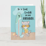 Tarjeta Edad 9 Primo Birthday Beach Funny Guay Raccoon<br><div class="desc">Prepárate para unirte a una celebración especial que tendrá lugar pronto. Será el noveno cumpleaños de tu prima genial y necesitas una tarjeta de diversión para regalarle una vez que ocurra. Use esta tarjeta para hacer su celebración más divertida que ya lo es.</div>