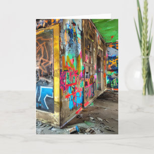 Tarjeta Edificio abandonado de arte callejero   Día colori