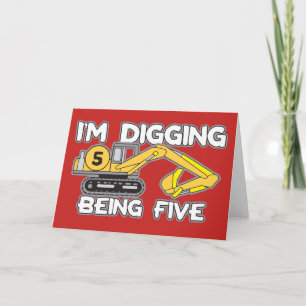 Tarjeta El 5to cumpleaños del niño que estoy cavando