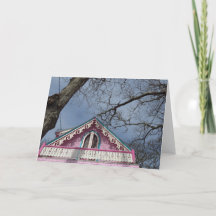 El cielo dramático de la cabaña rosada - Viñedo de