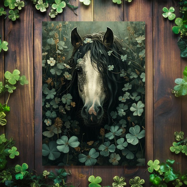 Tarjeta El Día de San Patricio (Front - Pretty Horse and Shamrocks St Patrick's Day Card)