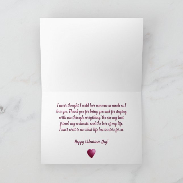 Tarjeta el día de San Valentín con dos corazones a (Interior)