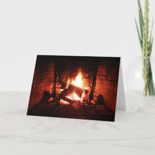 Tarjeta El fuego en la chimenea arde brillantemente