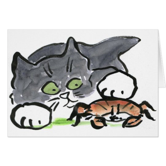 Tarjeta El gatito ha encontrado un cangrejo en la playa