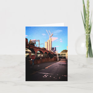 Tarjeta El lado de las vías del tren