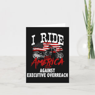 Tarjeta El motociclista anti Trump resiste a la sobreracci