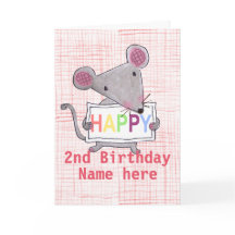 El pequeño ratón lindo dice FELIZ CUMPLEAÑOS