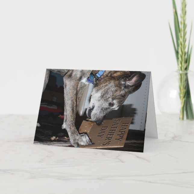 Tarjeta El perro come regalos del día del padre (el perro  (Anverso)