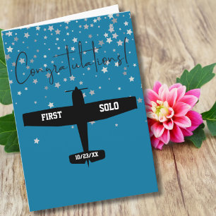 Tarjeta El piloto estudiantil se felicita por el primer av