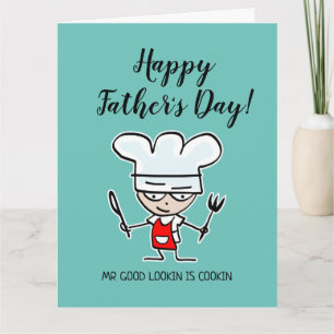 Tarjeta El señor buen mozo está cocinando Feliz Día del Pa