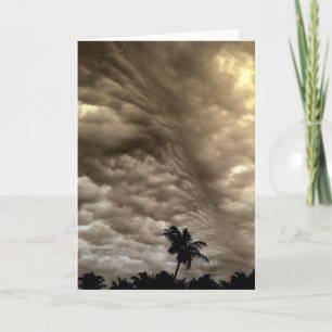 Tarjeta "El viento del cambio" nubes de tormenta y un árbo