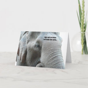 Tarjeta Elefante gracioso para un cumpleaños mayor que env