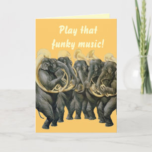 Tarjeta elefantes divertidos tocando el cumpleaños de la m