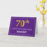 Tarjeta Elegante Faux Gold Look 70th Cumpleaños, Nombre;Vi<br><div class="desc">En la parte delantera de este respetable y elegante diseño de tarjetas temáticas de cumpleaños se incluye un gran número ordinal "70th" con un aspecto falso/imitación de oro inspirado en el oro, el mensaje "FELIZ CUMPLEAÑOS 70º", un nombre editable del destinatario, y un patrón de borde compuesto por líneas delgadas,...</div>