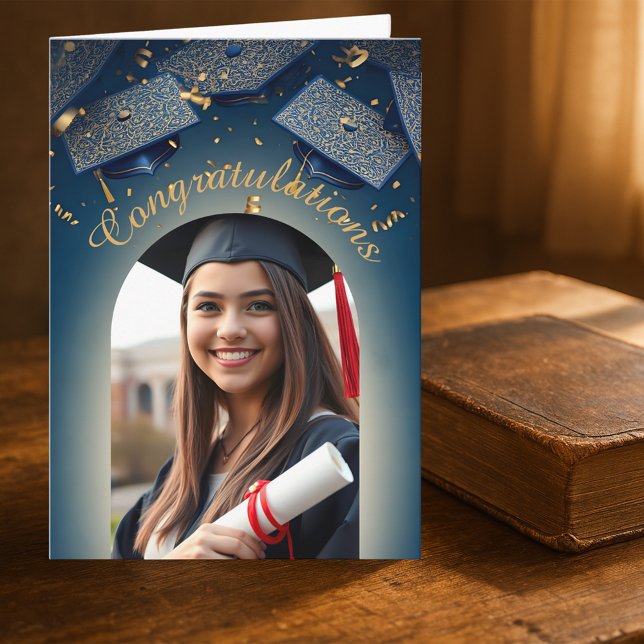 Tarjeta Elegante Graduación de Confetti de Oro con Arco de (Subido por el creador)