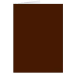 Tarjeta en blanco con fondo de color marrón chocol