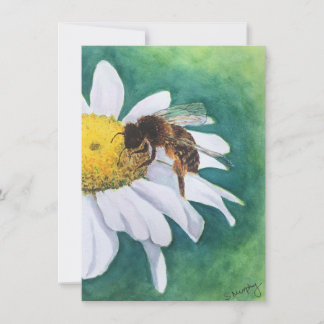 Tarjeta en blanco de margarita alegre y abeja