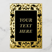 Tarjeta en blanco elegante con lámina dorada y mar