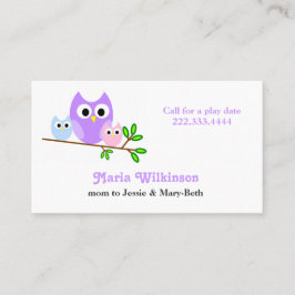 Tarjeta en colores pastel de la mamá de los búhos