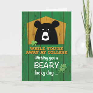 Tarjeta En el College Bear & Shamrock en St. Patrick's