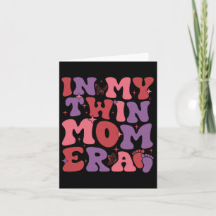 Tarjeta En la era de mi mamá gemela, una mujer divertida d