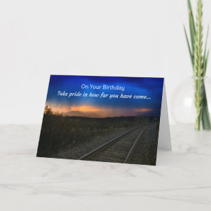 Tarjeta En tu cumpleaños, te enorgullece de lo lejos...