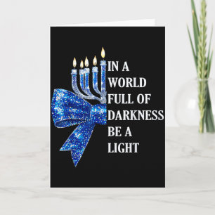 Tarjeta En Un Mundo Lleno De Oscuridad Sé Una Luz Feliz Ha