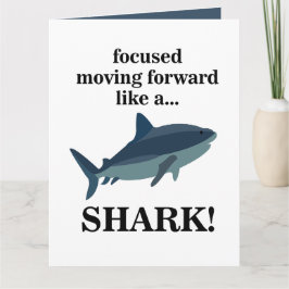 Tarjeta Enfoque en Tiburones Avanzando Como Un Tiburón