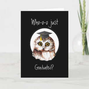 Tarjeta Enhorabuena que gradúa el búho sabio lindo